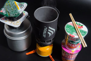 登山初心者に警告したい。ジェットボイルを使って登山でカップラーメンを食べる苦難 ジェットボイルでラーメンを食べる苦難