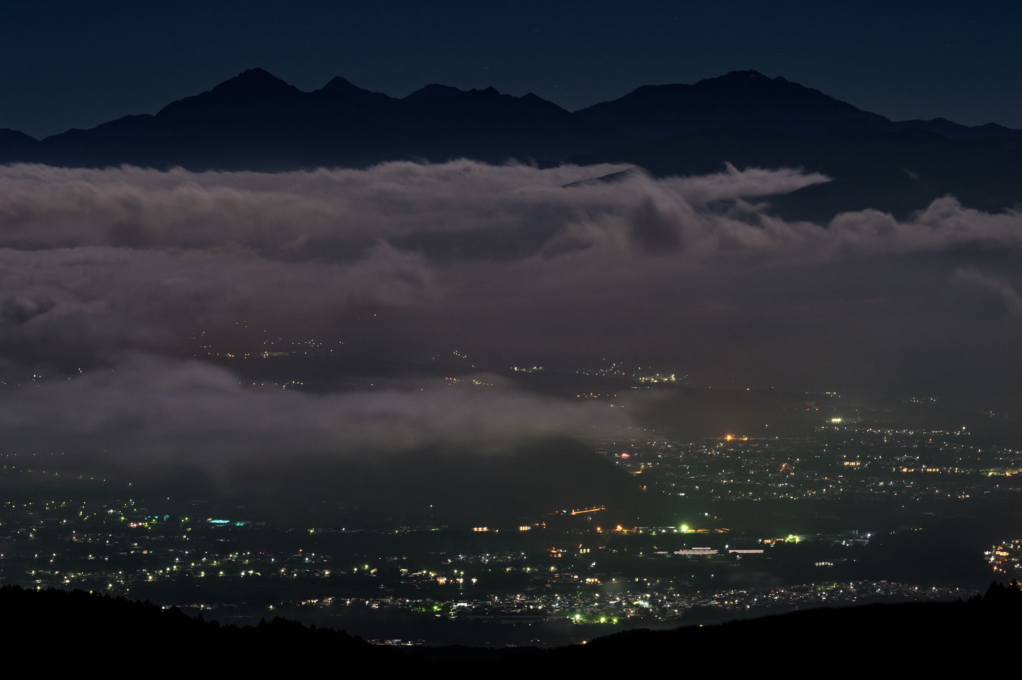 kirigamine2-26.jpg 雲海と茅野市の明かり