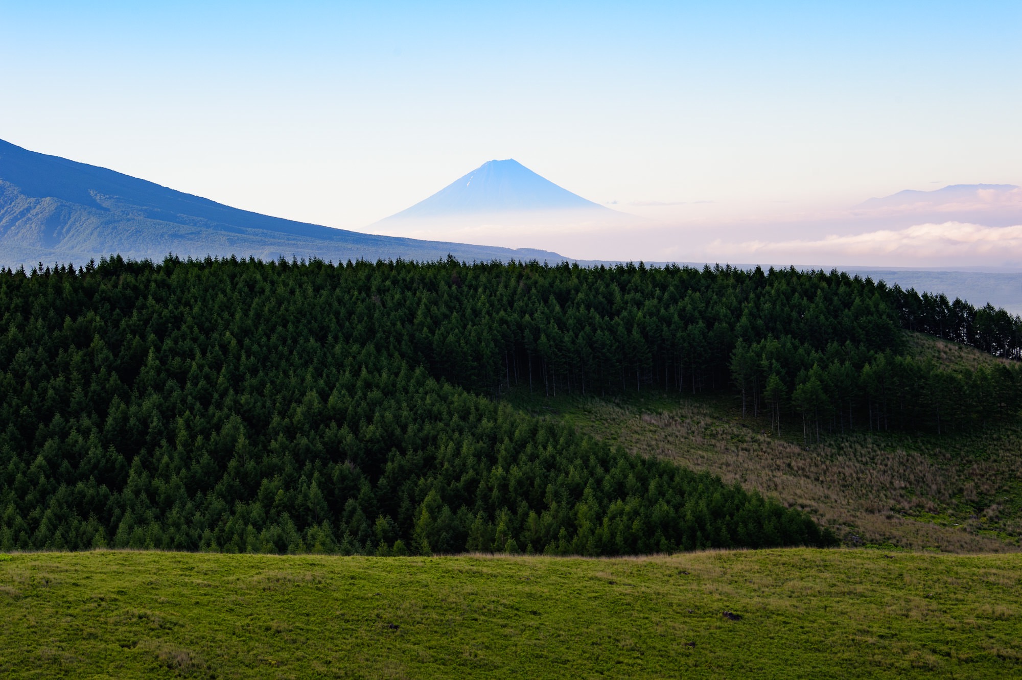 kirigamine2-35.jpg 八ヶ岳の稜線と富士山