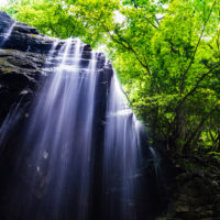 正午前の岩井滝