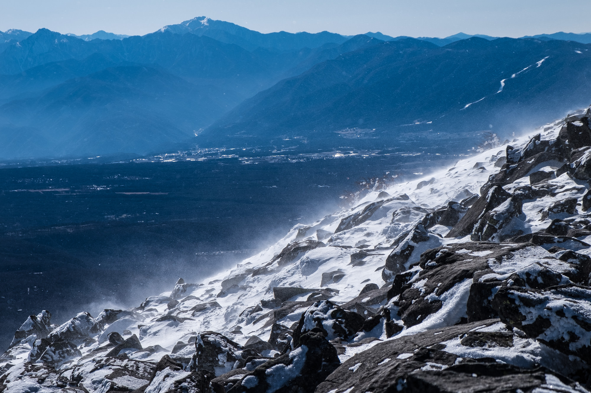 professional-tateshina-8.jpg 冷気が吹き荒れる山頂