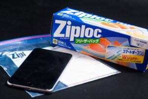 スマホの防水にはジップロック